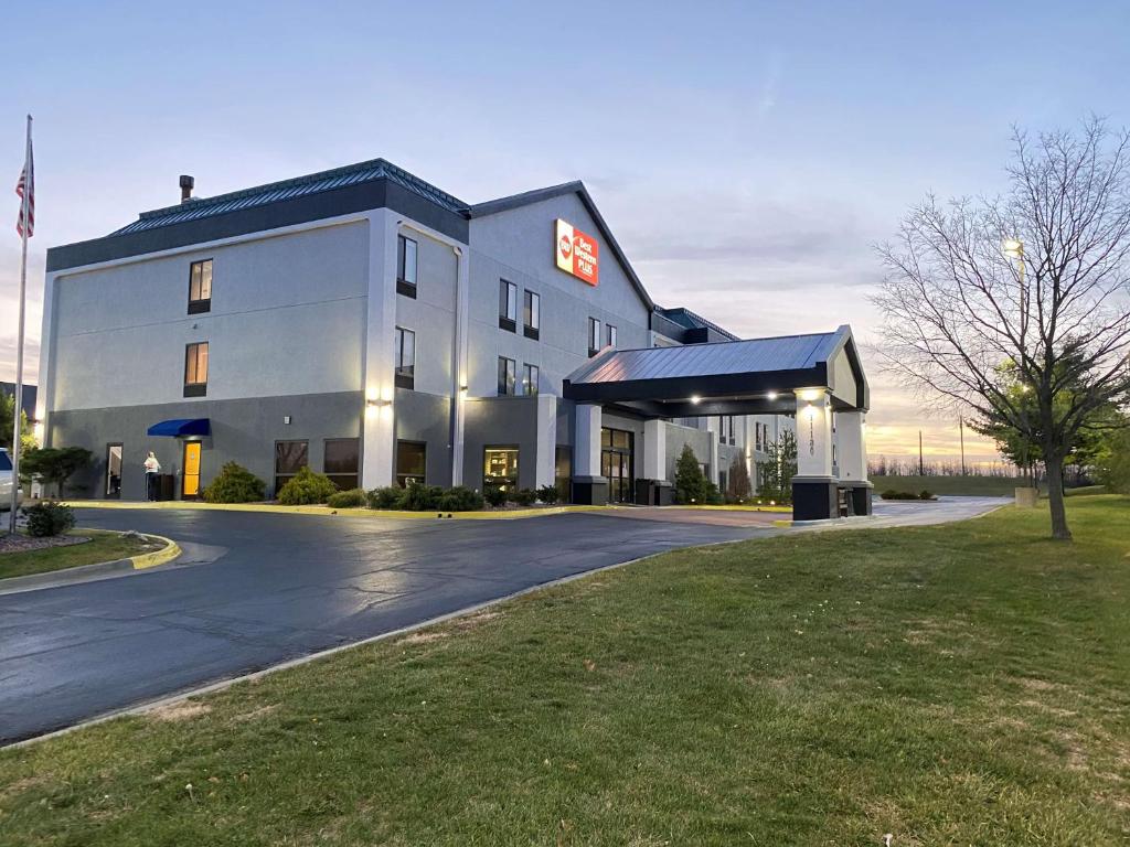 Best Western Plus Kansas City Airport - KCI East image 10