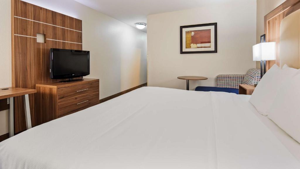 Best Western Plus Kansas City Airport - KCI East image 20